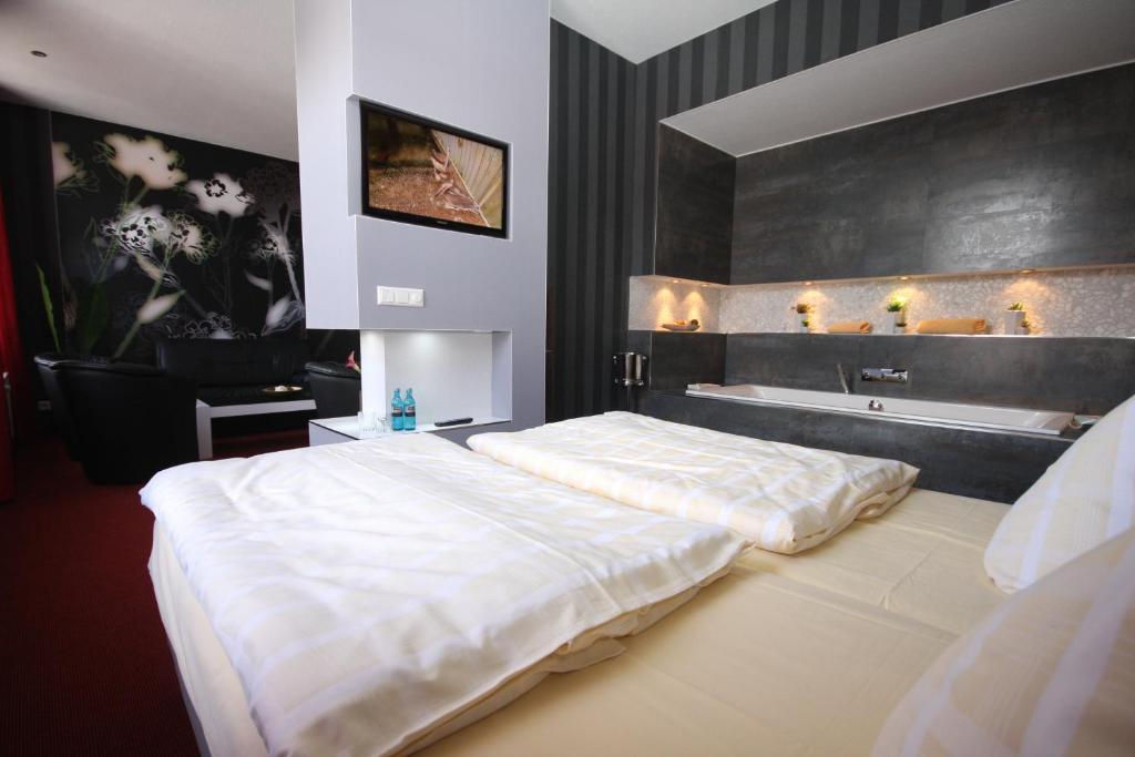 Sl'Otel - Das Stadthotel - Voll Klimatisiert Бернбург Екстер'єр фото