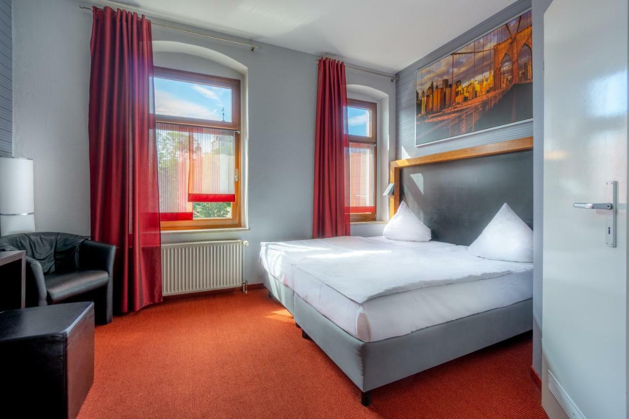 Sl'Otel - Das Stadthotel - Voll Klimatisiert Бернбург Екстер'єр фото