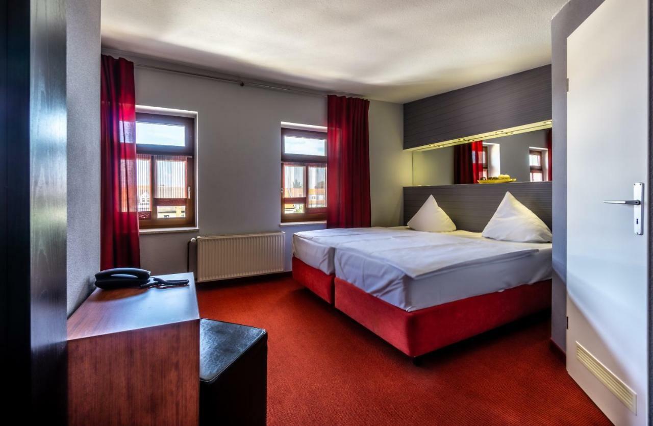Sl'Otel - Das Stadthotel - Voll Klimatisiert Бернбург Екстер'єр фото