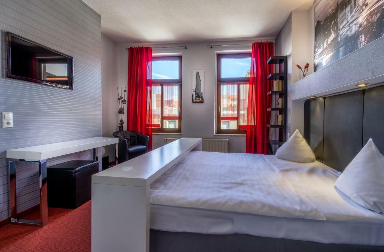 Sl'Otel - Das Stadthotel - Voll Klimatisiert Бернбург Екстер'єр фото