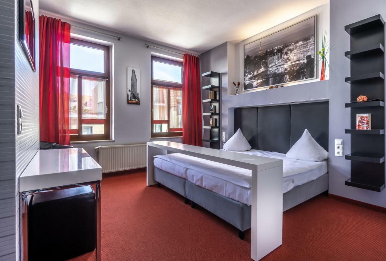 Sl'Otel - Das Stadthotel - Voll Klimatisiert Бернбург Екстер'єр фото