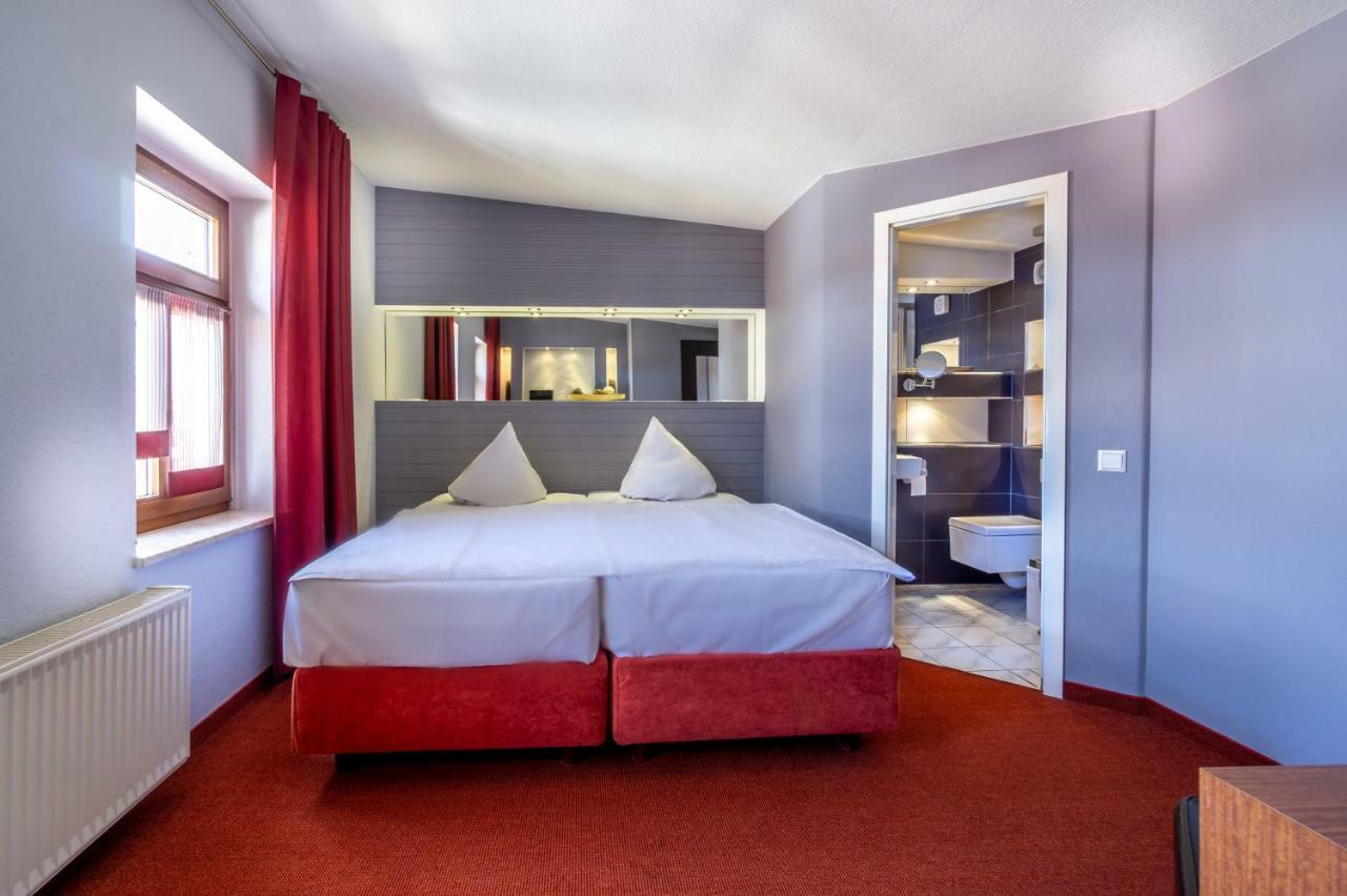Sl'Otel - Das Stadthotel - Voll Klimatisiert Бернбург Екстер'єр фото